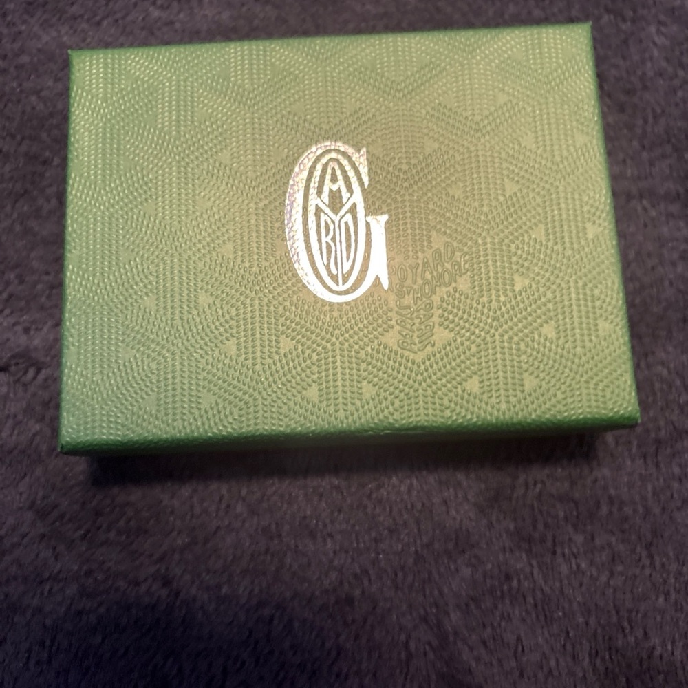 goyard card holder 

brand new with tags 
need gone